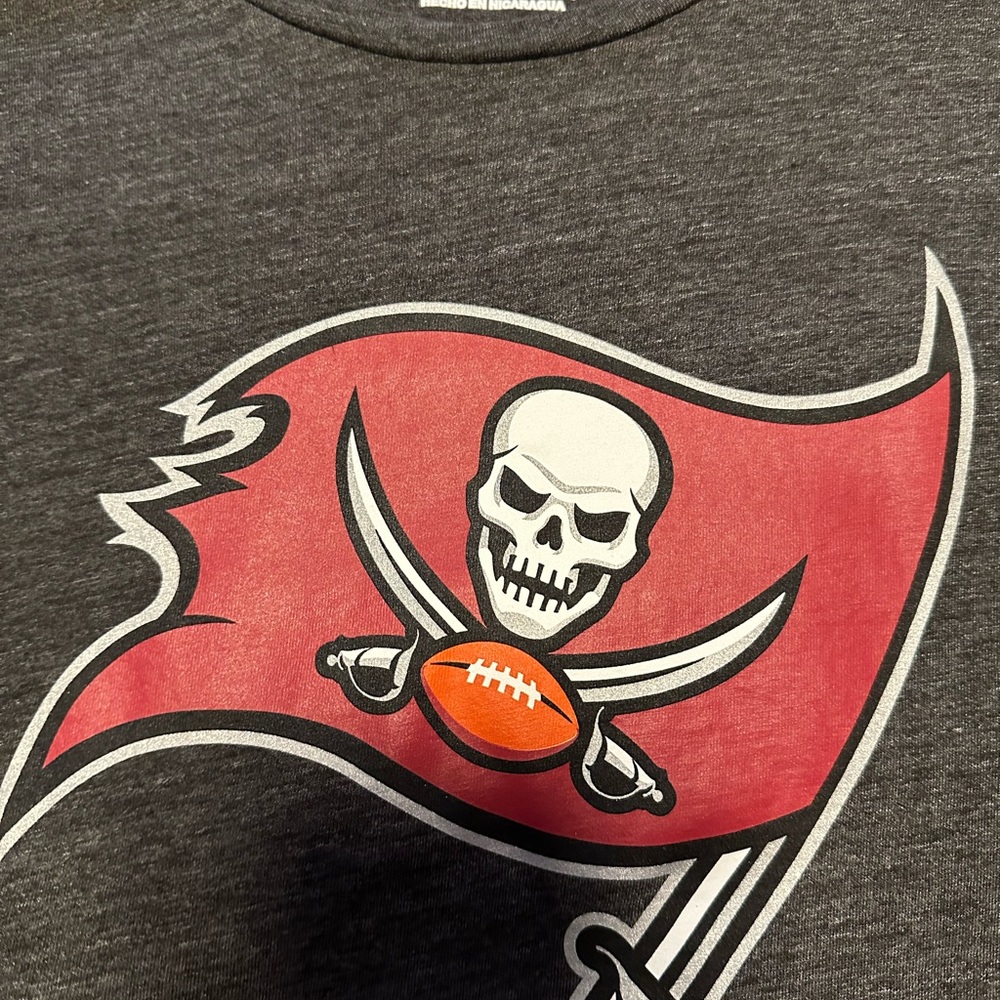 Tampa Bay Buccaneers Fanatics top, size XL